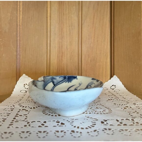 Vintage Japanese Blue White Porcelain Smiling Buddah Face Clam Shell Dish - Picture 4 of 8